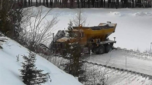Un chasse-neige a glissé à Saint-Martin