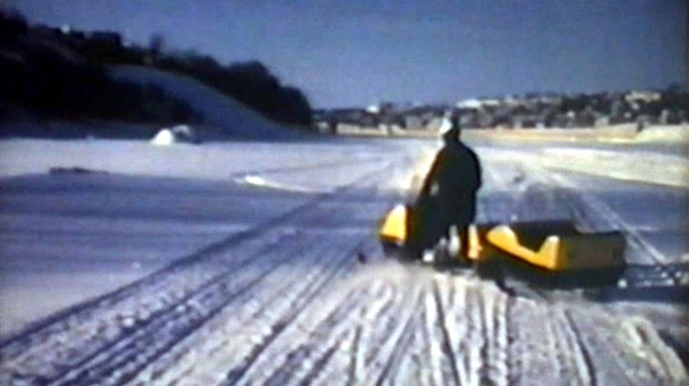 Normand DeLessard présente : motoneige sur la Rivière Chaudière de Saint-Georges