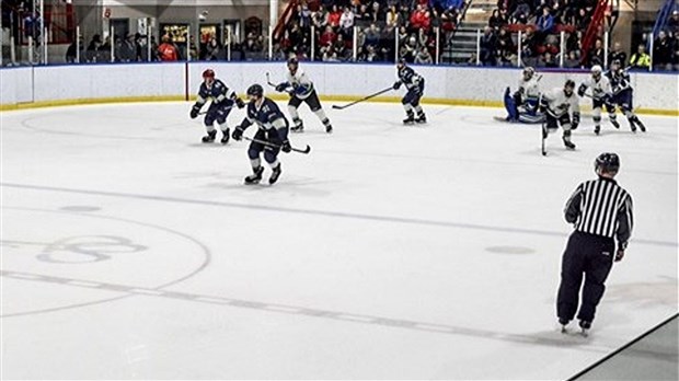 Une victoire facile pour le Plastique Moore contre Saint-Joseph