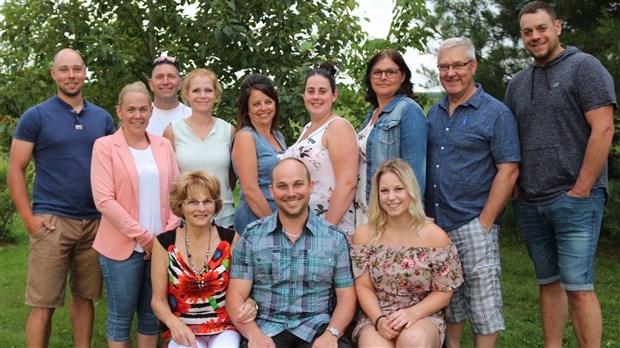 La troupe de théâtre de Saint-Odilon présente la pièce « L'homme parfait »