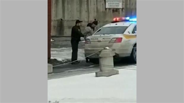 Arrestation d'un homme sur la 1re Avenue à Saint-Georges