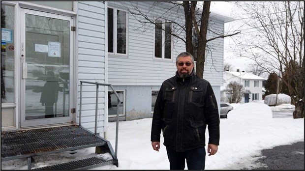 Normand DeLessard présente un hommage à l'Hôtel de ville de Saint-Côme-Linière
