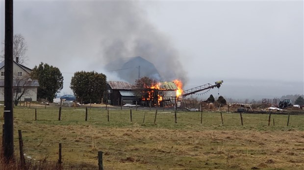 Incendie d'un bâtiment de ferme à Saint-Honoré