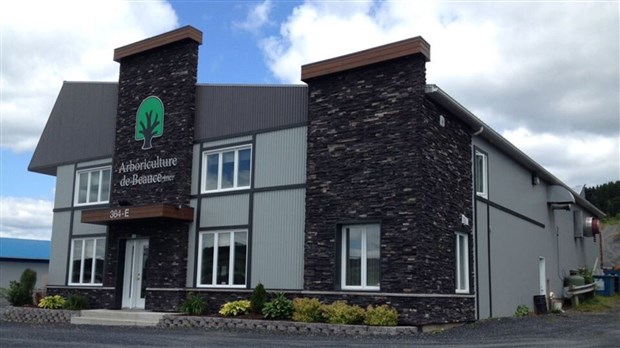 Un groupe de 45 employés d'Arboriculture de Beauce se partage un gros lot de 9 M$