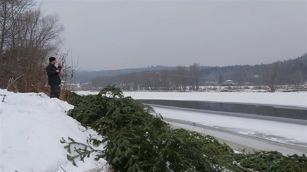Beauceville les estacades installées sous la supervision du maire