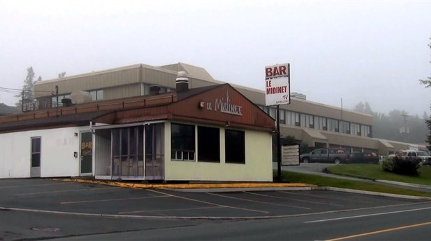 Normand DeLessard présente les derniers moments du Bar le Midinet en 2015
