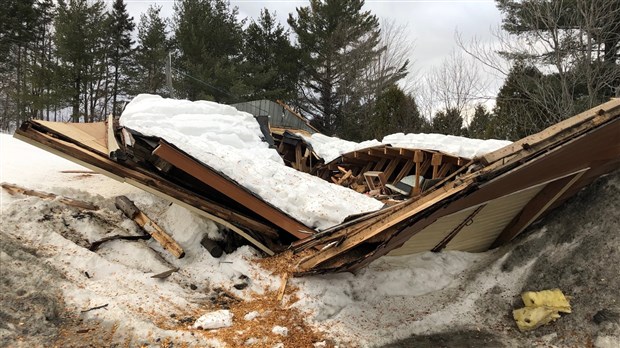 Un garage s'effondre sous le poids de la neige à Saint-Benoît