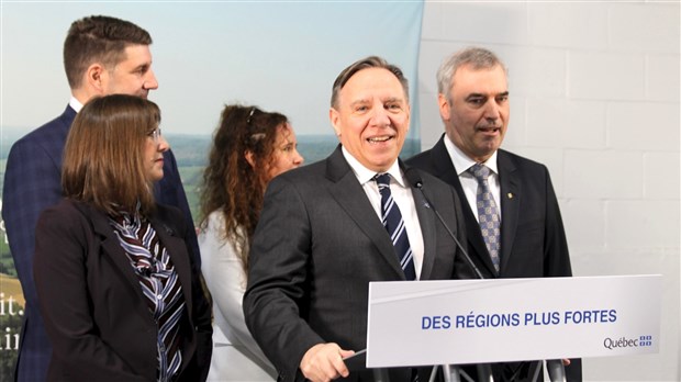 François Legault de passage chez Agropur : annonce d'une aide financière de 26,4 millions