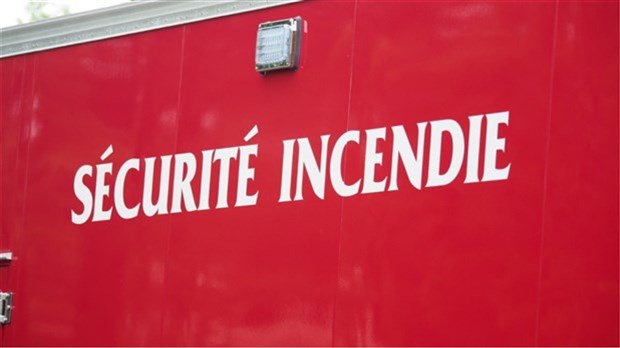 Sauvetage à Saint-Victor : deux motoneigistes se sont enlisés sur le lac Fortin