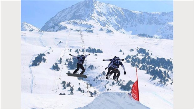 Le snowboardeur Éliot Grondin à la Coupe du monde