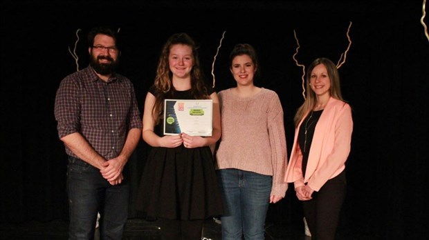 Emy Daigle gagne la finale locale de Secondaire en spectacle