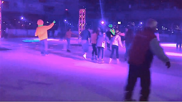 Patinage glow : une activité pour célébrer le début de la relâche