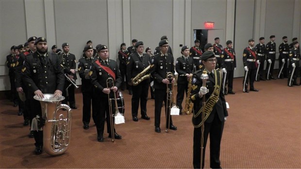 Normand DeLessard présente la parade des drapeaux de Saint-Georges-de-Beauce