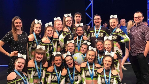 Les Jabs performent au Championnat provincial de cheerleading