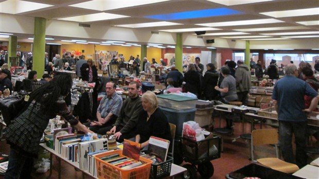  Méga marché aux puces aux profits des finissants de St-Georges 