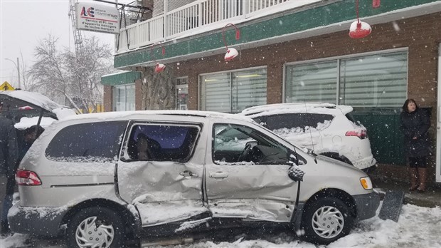 Un accident impliquant trois véhicules survenu sur la 1e Avenue à Saint-Georges