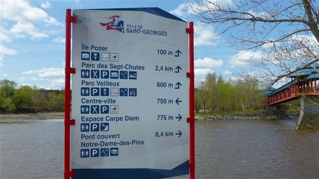 Installation de panneaux directionnels sur la piste cyclable à St-Georges
