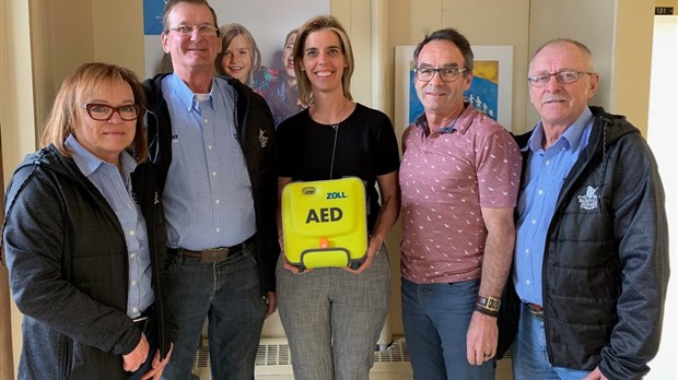 EN BREF | L’école du Trait reçoit un défibrillateur cardiaque