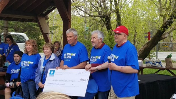 Plus d'une centaine de participants emboîtent le pas pour la Marche du rein de Saint-Georges