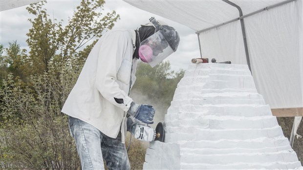Symposium de sculpture : Bernard Hamel et la force de l’eau