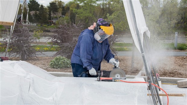 Symposium de sculpture : Agnessa Petrova et la sensualité de la rencontre des éléments