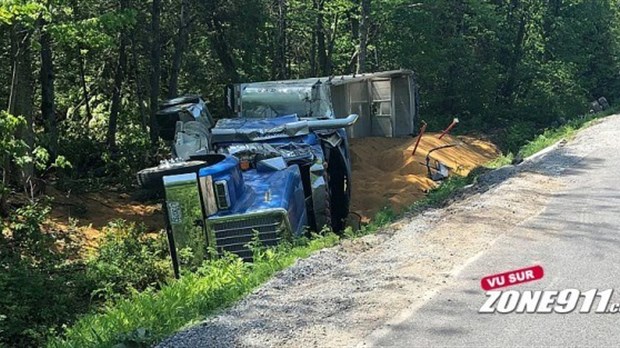 Accident à St-Bernard: Un camion renversé sur le rang St-Henri