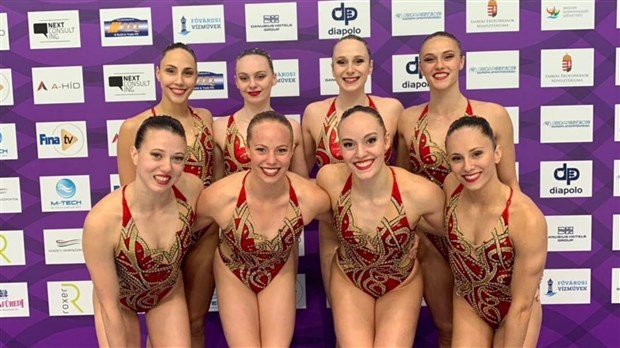 Andrée-Anne Côté et son équipe championne des Séries mondiales FINA 2019