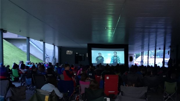 500 personnes étaient au rendez-vous pour le Cinéma plein air à Beauceville 