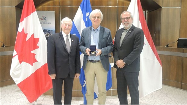 Le Dr Pierre-Claude Poulin reçoit la Médaille du lieutenant-gouverneur