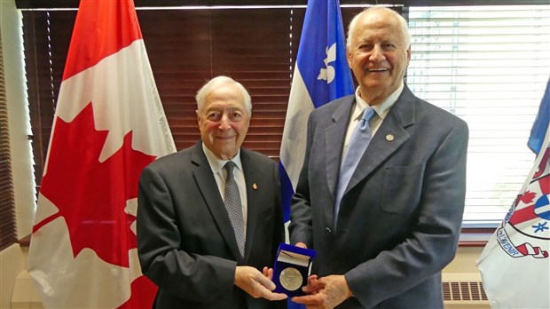 Gilles Fortin reçoit la Médaille du Lieutenant-gouverneur « argent » pour les aînés