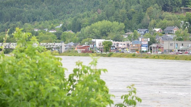 Un sexagénaire secouru par les pompiers après avoir tenté de traverser la rivière Chaudière
