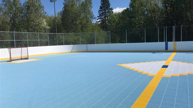 Notre-Dame-des-Pins s’est dotée d’une surface de dek hockey