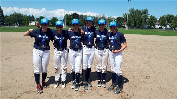 Six Beauceronnes gagnent le Championnat provincial de baseball féminin pee-wee à Laval