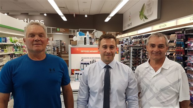 Familiprix soutient le club de hockey sénior de Saint-Joseph