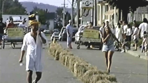 Normand DeLessard présente une course de lits à Saint-Joseph en 1996
