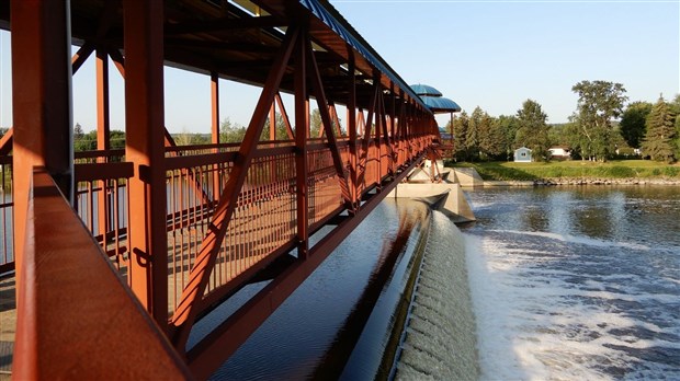 Abaissement du barrage gonflable pour stabilisation de la berge à Saint-Georges