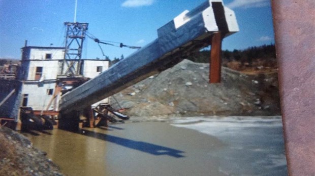 Normand DeLessard présente souvenir de drag de l'or à St-Simon-les-Mines