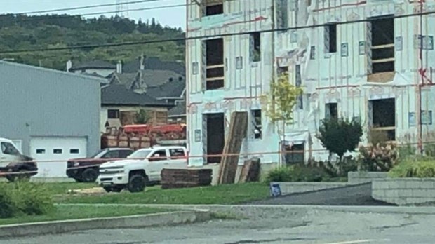 Un travailleur de la construction blessé grièvement à Saint-Elzéar
