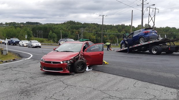 Accident impliquant des voitures et une moto à Saint-Georges