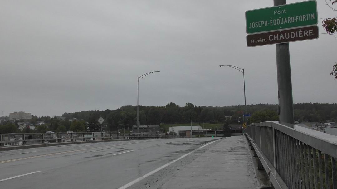 Normand DeLessard présente la dénomination du pont JosephÉdouard