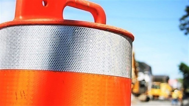 Travaux d'asphaltage sur l'autoroute 73 à Saint-Isidore