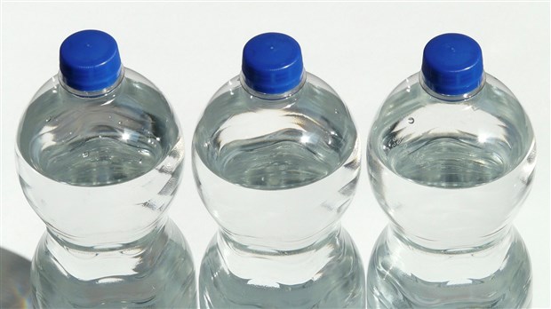 Fini les bouteilles d'eau en plastique dans les Familiprix  