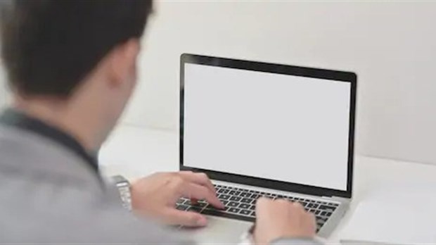 Mise en garde de la SQ sur les délits sexuels via le leurre informatique