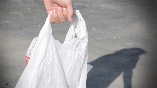 Objectif de retirer les sacs de plastique chez IGA d'ici la fin de 2020