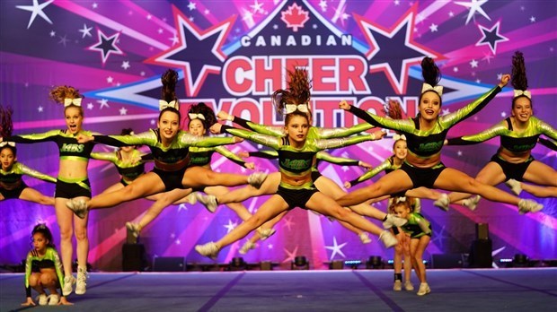 Les Jabs Cheerleading animeront la partie de hockey entre Saint-Joseph et Sainte-Marie
