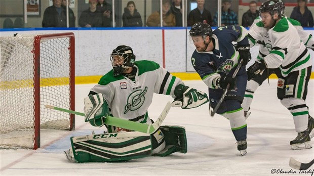 Le Familiprix de St-Joseph victorieux à l'extérieur, mais vaincu sur leur glace