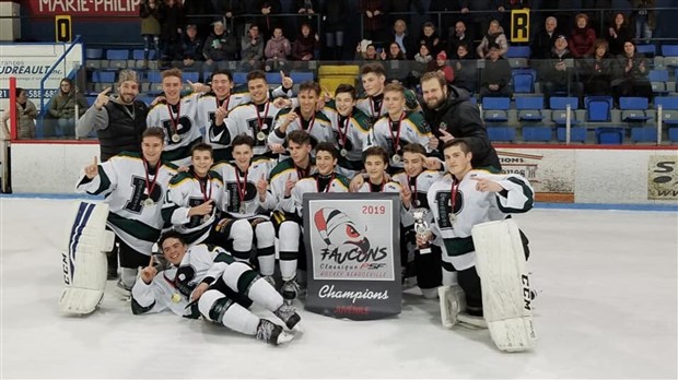 Les équipes de hockey de la Polyvalente Bélanger se démarquent à Beauceville