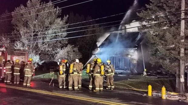 Une résidence est ravagée par les flammes à Saint-Prosper