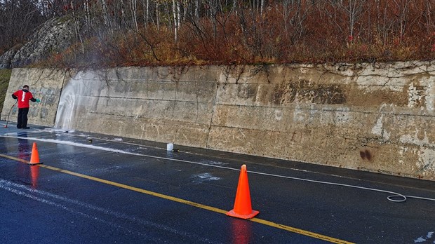 Un graffiti menaçant retiré rapidement au barrage Sartigan