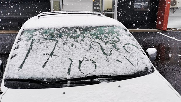 Ah! Comme la neige a neigé!